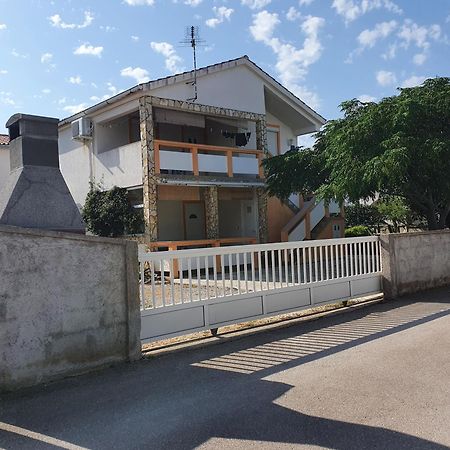 Lipa Mare Vir Apartment Екстериор снимка